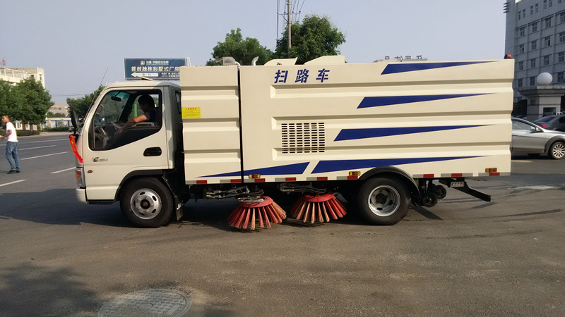 江淮扫路车